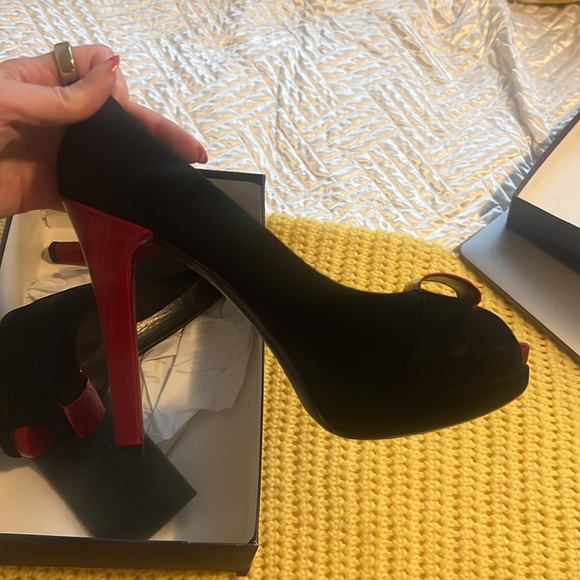 Heels - Picture 2 of 4